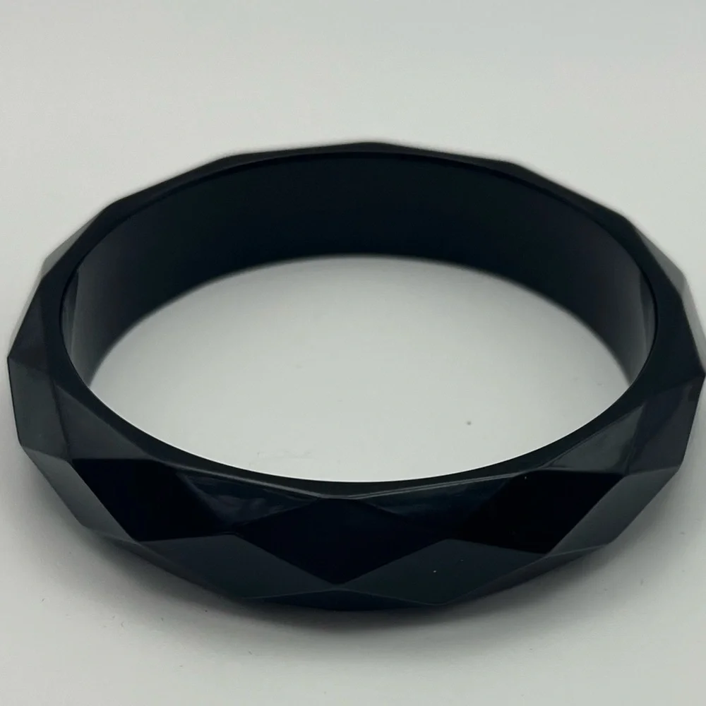 All-Black Faceted Cuff Bracelet – Bold Geometric Style